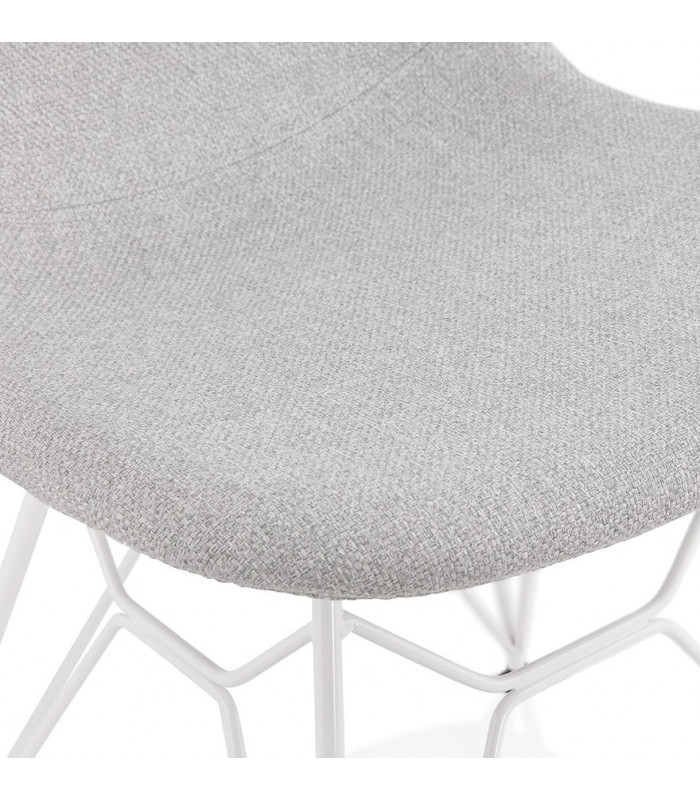 Chaise design gris clair en tissu et métal Kora