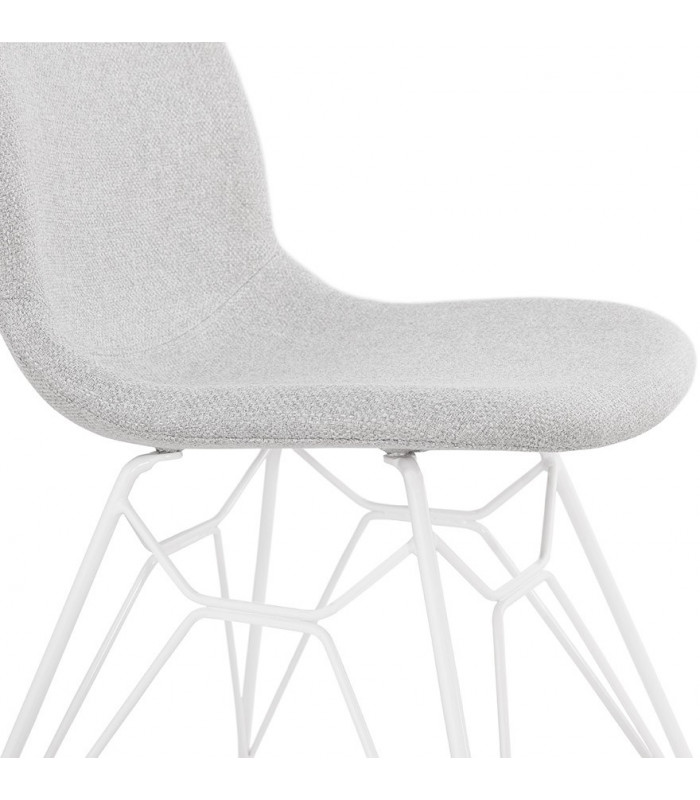 Chaise design gris clair en tissu et métal Kora