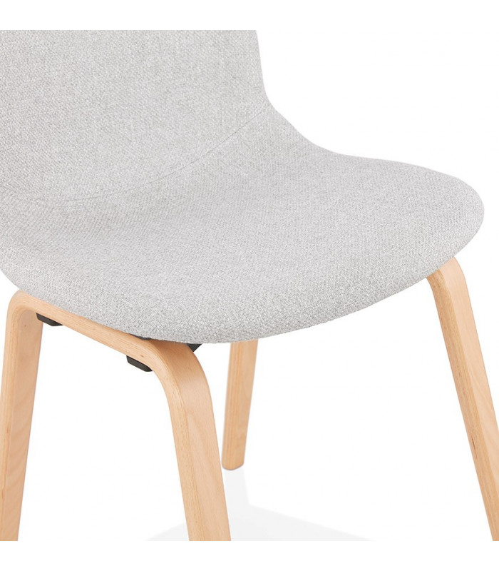 Chaise design gris clair en tissu et bois Bernice