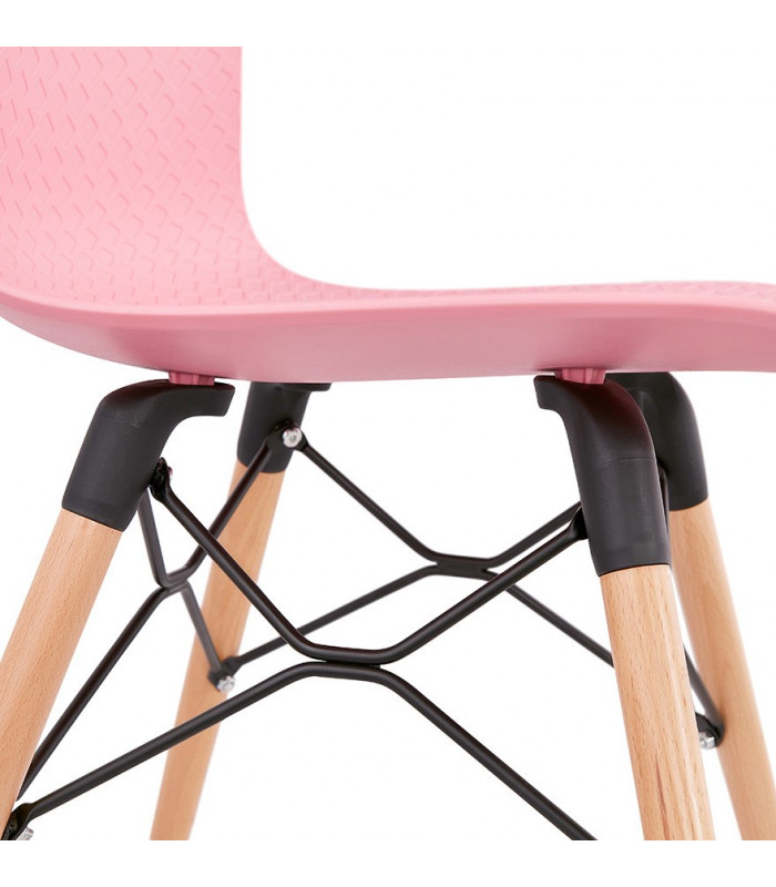 Chaise design rose en plastique et bois Delphine